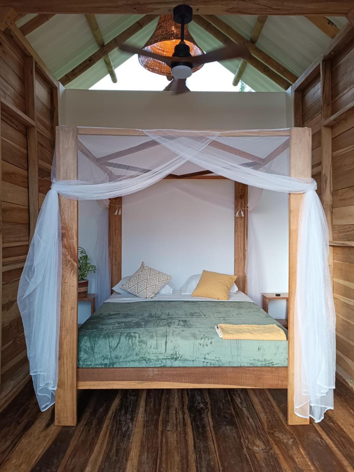 פאלומינו La Mona Eco Cabins מראה חיצוני תמונה